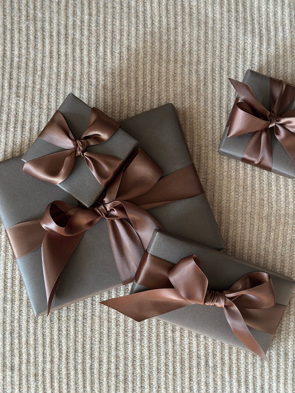 20 Ways to Decorate with Ribbon This Holiday Season - roomfortuesday.com