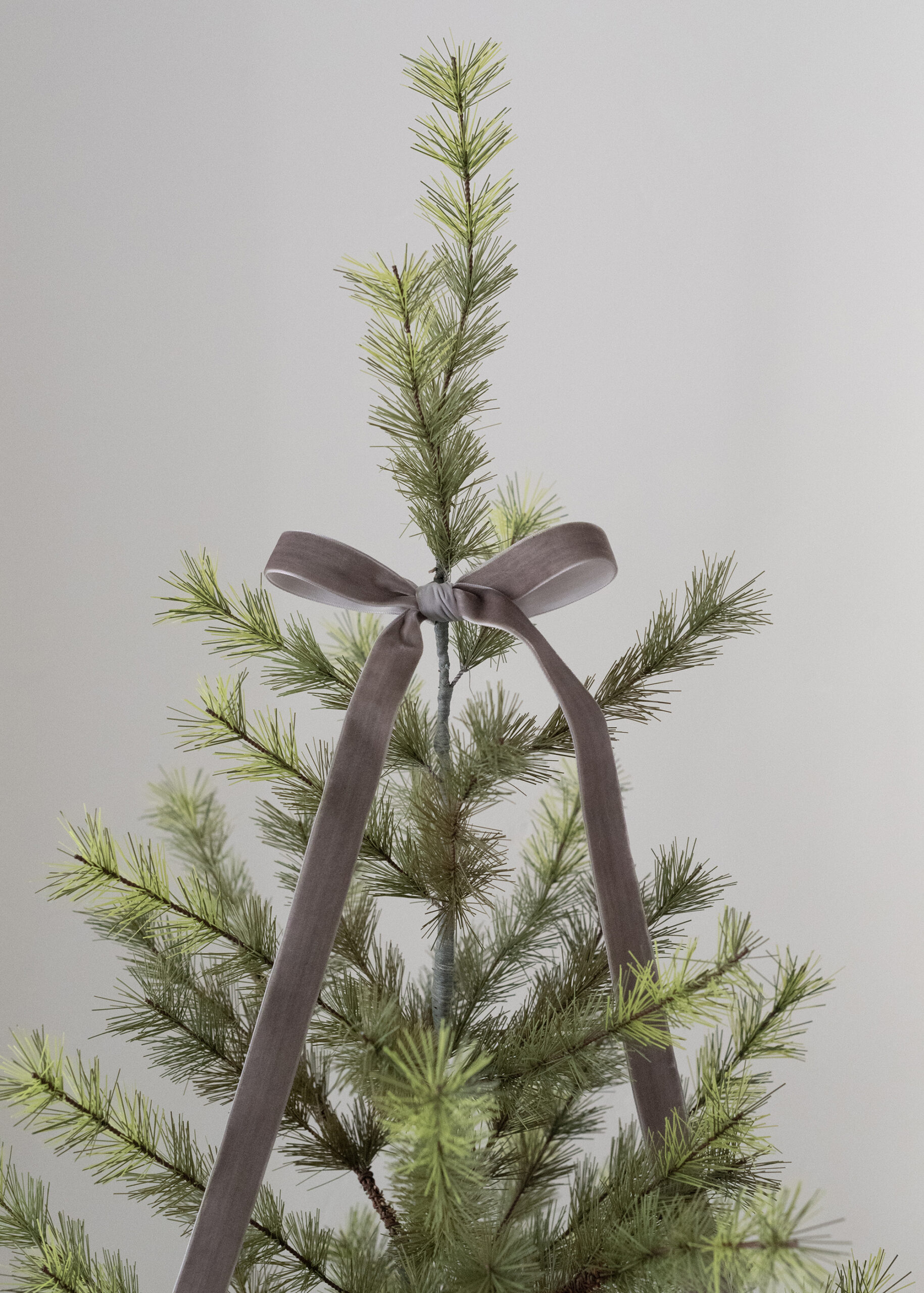 20 Ways to Decorate with Ribbon This Holiday Season - roomfortuesday.com