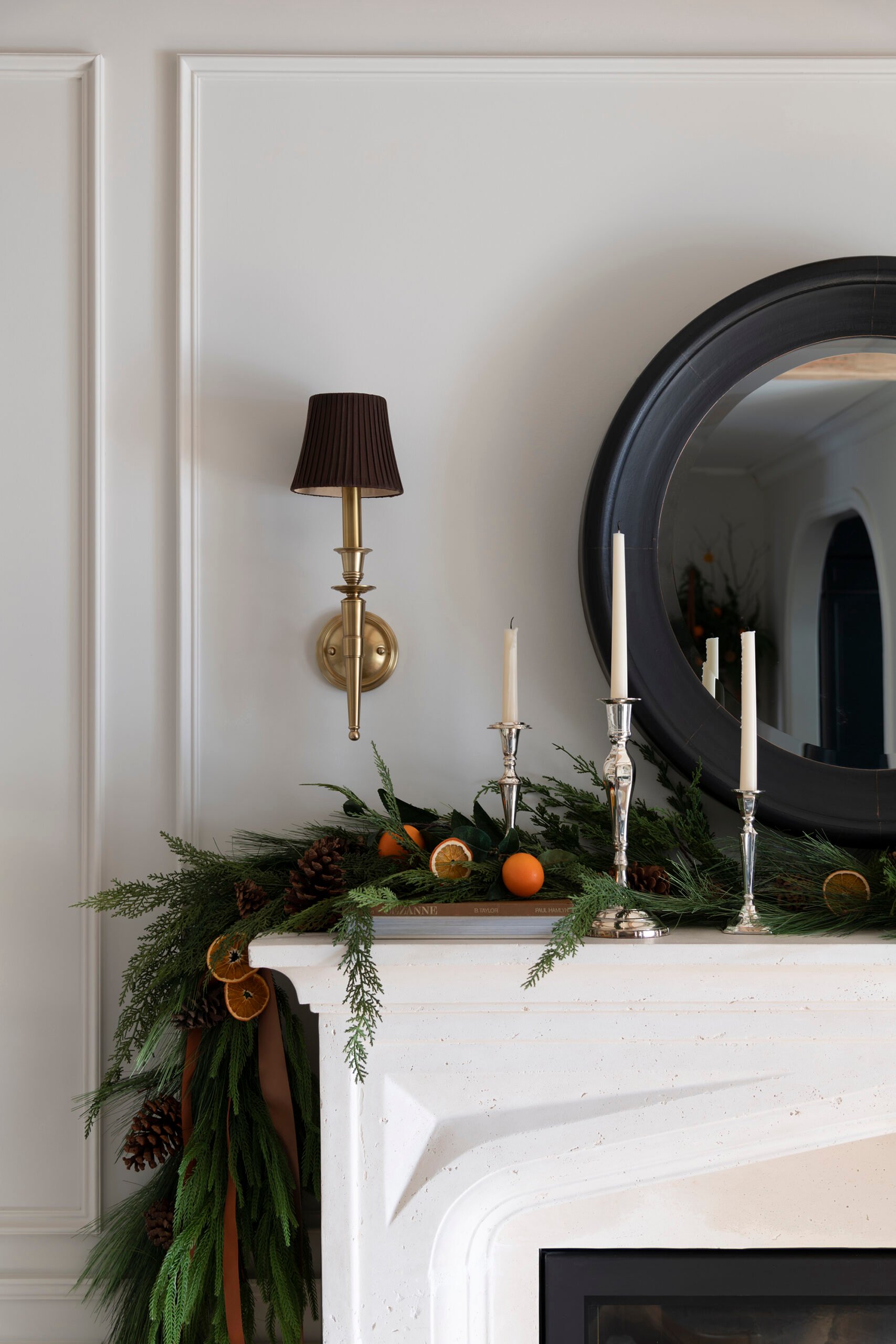 Christmas Tour: the Holiday Decorated Living Room - roomfortuesday.com