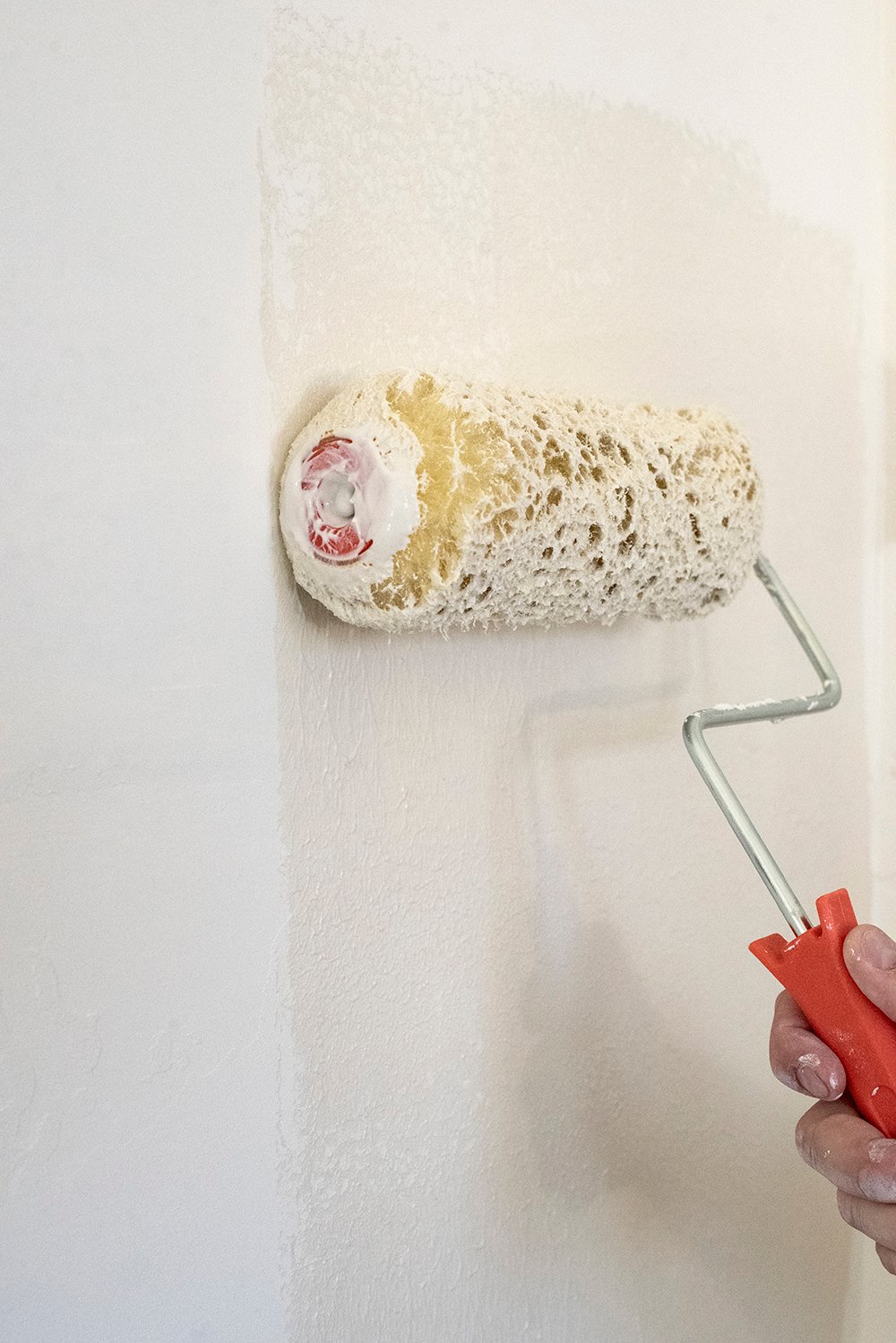 Perfectly Smooth Walls: A Skim Coating Tutorial - roomfortuesday.com